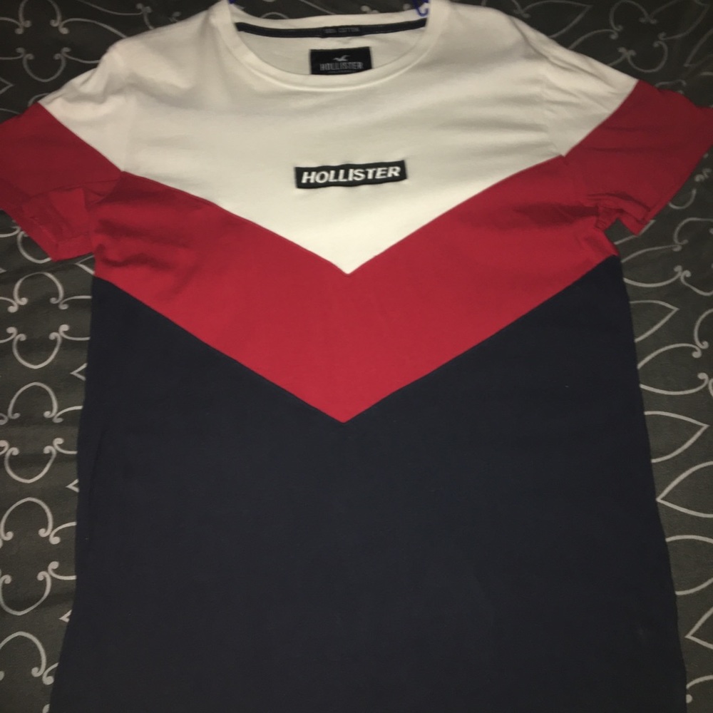 HOLLISTER WHITE RED AND NAVY CREWNECK TEE (MENS)